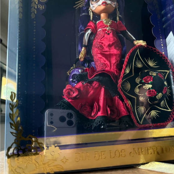 Rainbow High™ 2022 Celebration Edition Día De Los Muertos - New - Picture 13 of 16